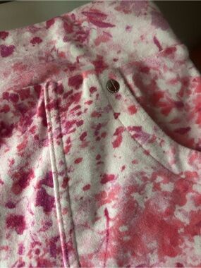 Jones New York Signature Coral Pink Tie-Dye Skort with pockets, very soft.